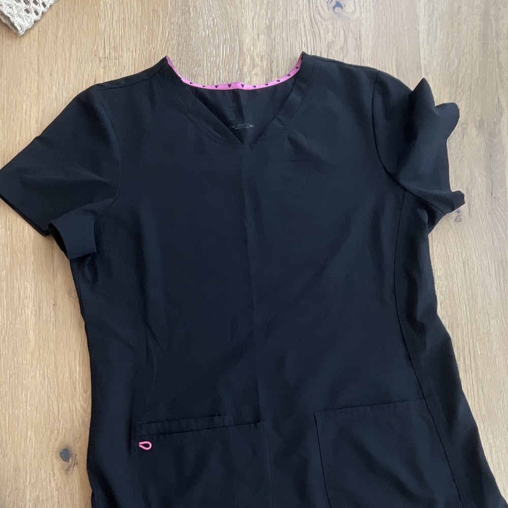 heartsoul Women's Black Solid V-Neck Short Sleeve Medical Scrub Top Size L HS610
